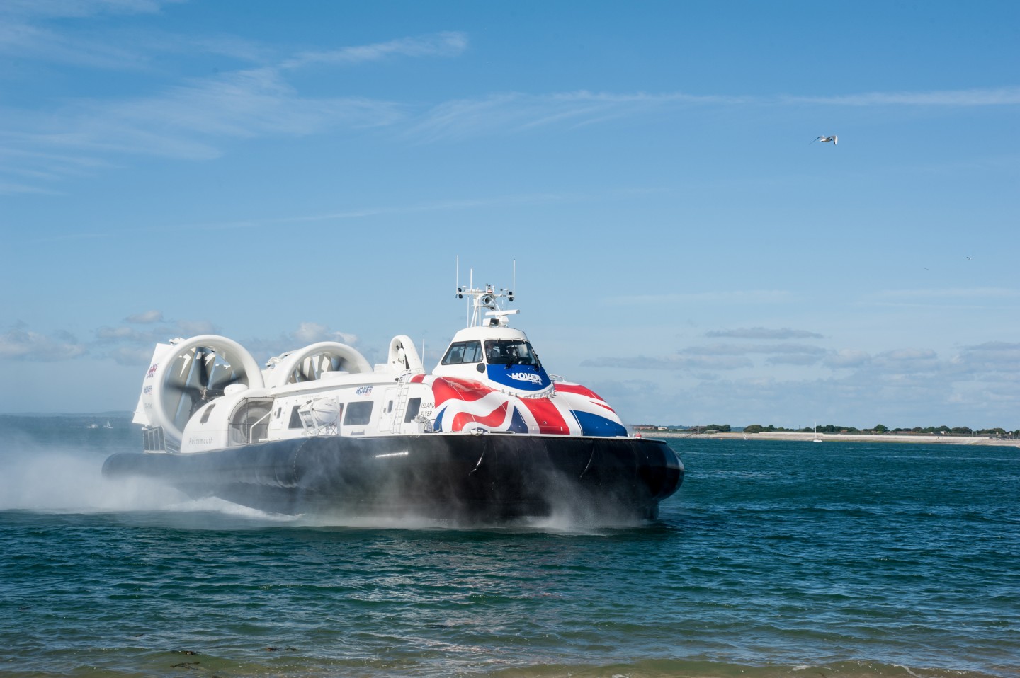 Hover Travel, Portsmouth & Isle of Wight - Hovercraft - Island flyer on water (NCN)