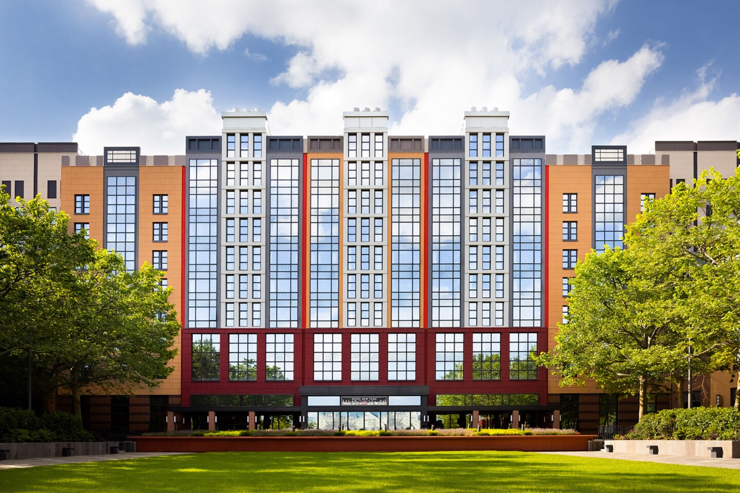 Disney Hotel New York - The Art of Marvel ©Disney ©MARVEL - Greatdays ...
