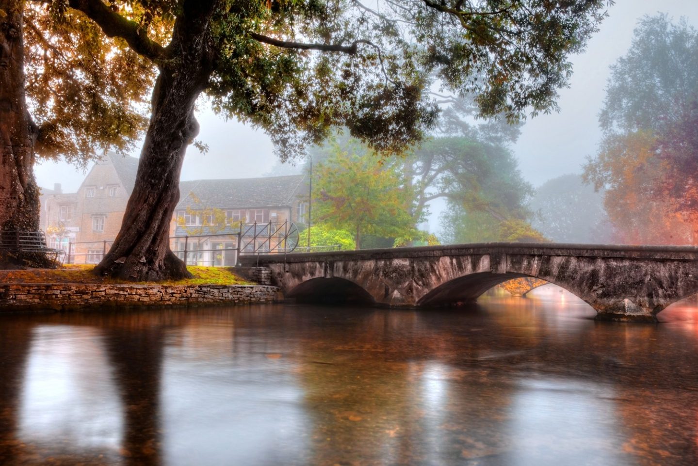 Bourton-on-the-Water, Cotswolds - View of the bridge and river in Bourton-on-the-Water