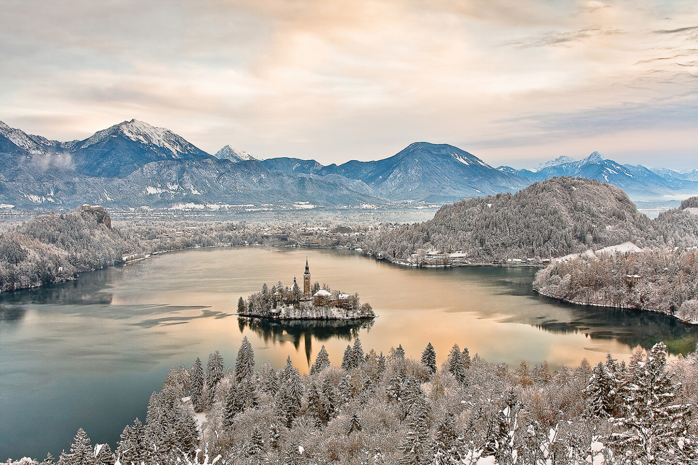 A winters morning in Bled © Franci Ferjan - www.slovenia.info