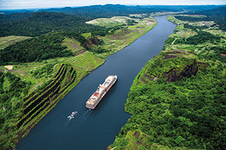 ms Nieuw Amsterdam cruising the Panama Canal