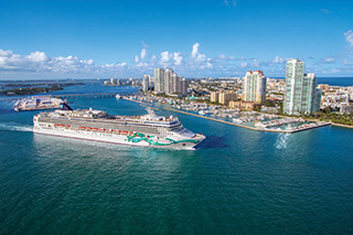 Aerial view of Norwegian Jade in Miami