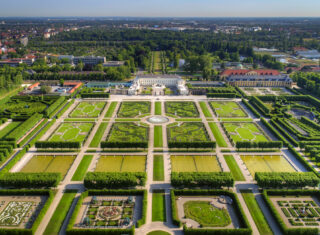 Germany - Hannover - Big garden, aerial view of the Royal Gardens of Herrenhausen, water fountain © Landeshauptstadt Hannover, FB Herrenhäuser Gärten, Lars Gerhardts, GNTB EXPIRES 27.11.2019