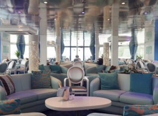 Salon Bar