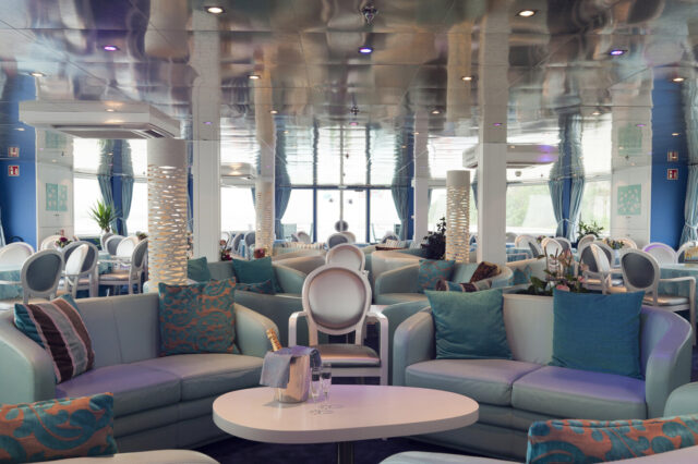 Salon Bar