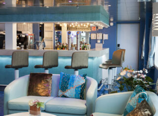 Salon Bar