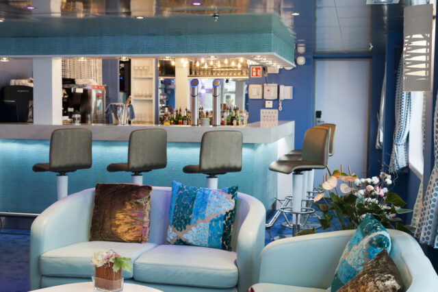 Salon Bar