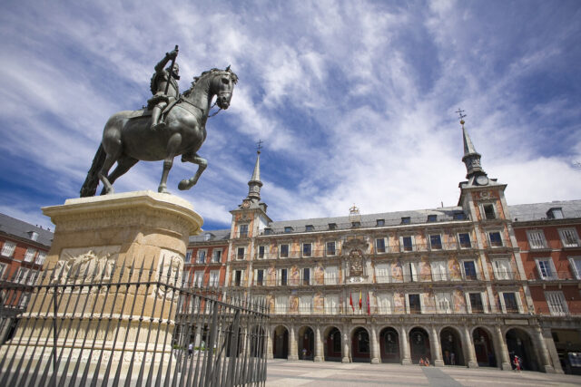 Plaza Mayor , Statue, Building