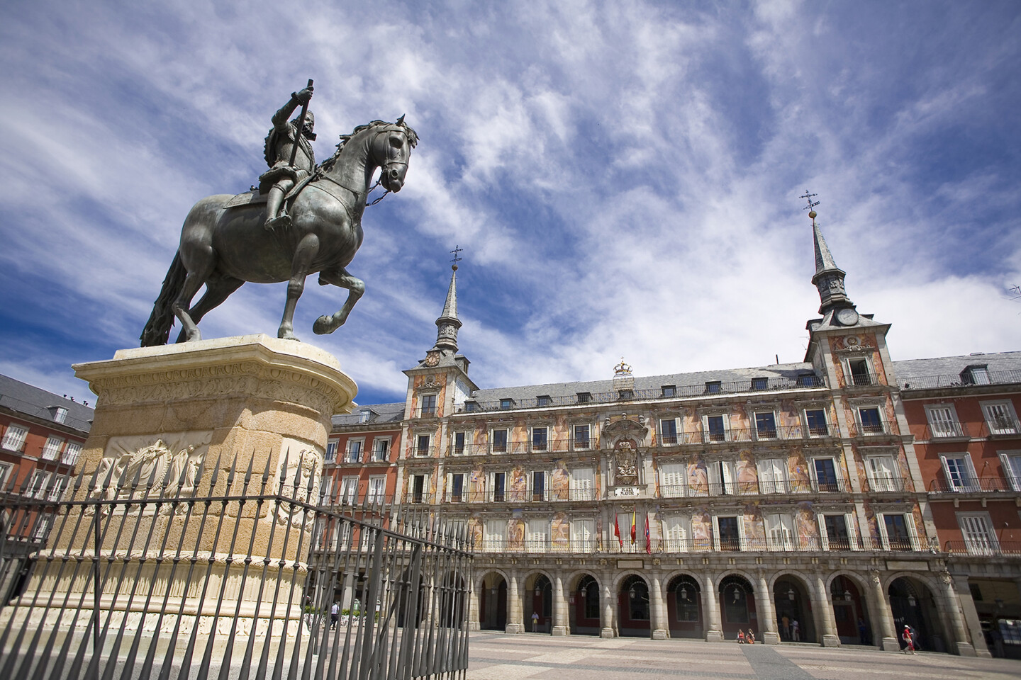 Plaza Mayor , Statue, Building