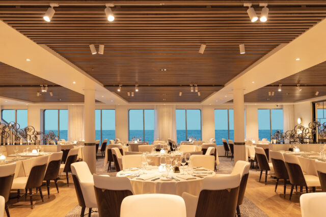 Silver Origin, Restaurant, Dining