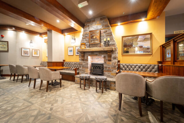 Corrs Corner Hotel - Bar Lounge