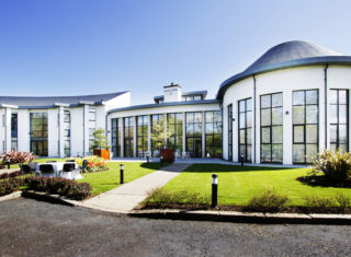 La Mon Hotel & Country Club Exterior