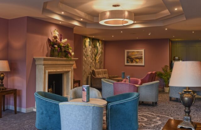 Lodge Hotel - Foyer