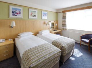 Merton Hotel - Twin Bedroom