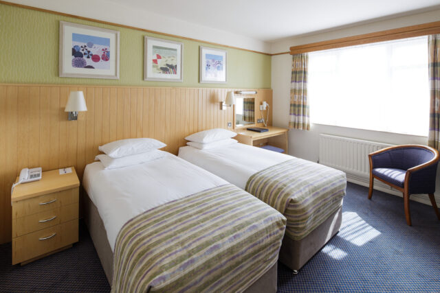 Merton Hotel - Twin Bedroom
