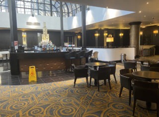 Bar,