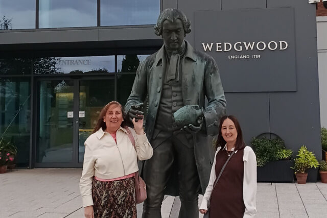 Claire & Charlotte with Josiah Wedgwood at World of Wedgwood
