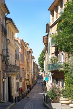 France, Provence, Rue Fernand Dol, Aix-en-Provence, group tour, group travel, © Sophie Spiteri