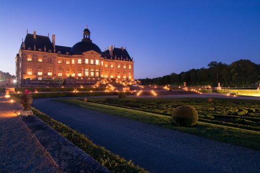 Chateau-de-Vaux-le-Vicomte-France-Outside-candles-©-Erwann-Maignan.jpg