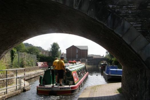 central Wales tour Heart of Wales - Dragonfly cruise in Brecon, Wales