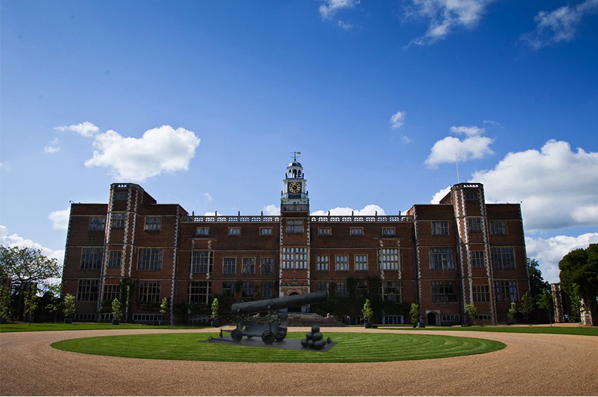 Endeavour-on-the-North-Front-©Hatfeild-house