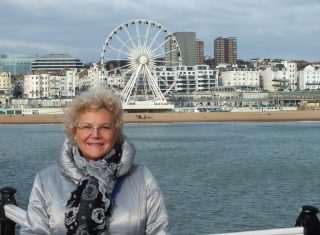 Gina in front of Brighton seafront on Pier 3