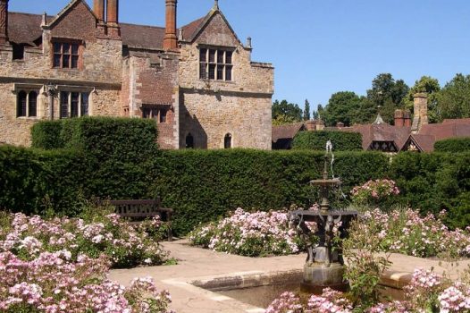 Hever Castle Tudor Garden © VisitKent / kent garden tour