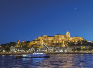 Hungary, Budapest, Buda Castle, Group travel, castle at night © budapestinfo.hu