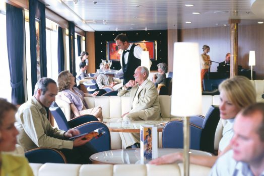 People sitting having drinks in the bar ©Brittany Ferries