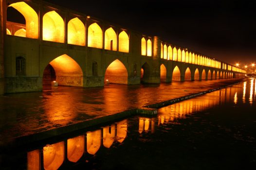 Iran, Isfahan, si-o-se-pol 33 arch bridge (NCN)