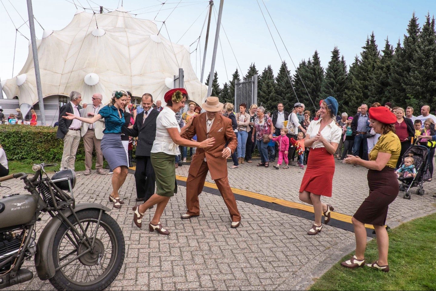 Liberation Museum Holland Netherlands Liberation Festival In May 17 Ncn 1 Greatdays Group Travel