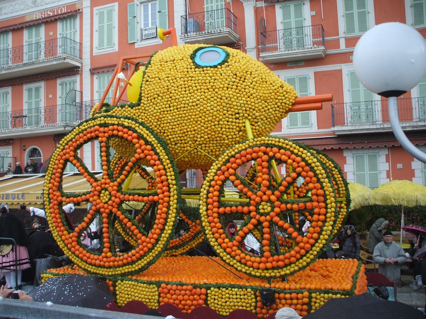 Menton Lemon Festival & Nice Carnival - Floats, Fruit and Fireworks