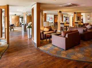 Mercure Hull Grange Park Hotel - Bar and Lobby