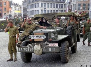 Mons Tanks in Town ©Ph Maree