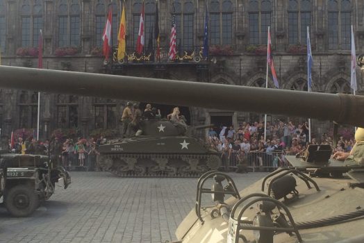 Mons Tanks in Town ©Ph Maree