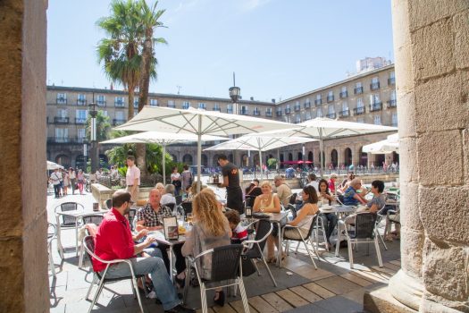 Plaza Nueva, Bilbao, Basque Country (C) With the permission of Bilbao Turismo - Bilbao País Vasco Euskadi 22-09-2013 Ambiente en terrazas de la Plaza Nueva © FOTOGRAFO: MITXI