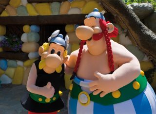 Parc Astérix, France - Theme Park - Asterix & Obelix © Asterix® - Obelix® - © 2017 Les Éditions Albert René-Goscinny-Uderzo