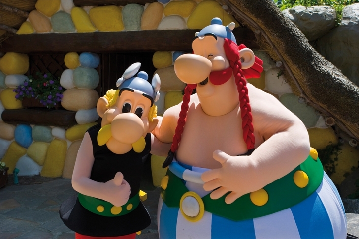 Parc Astérix, France - Theme Park - Asterix & Obelix © Asterix® - Obelix® - © 2017 Les Éditions Albert René-Goscinny-Uderzo
