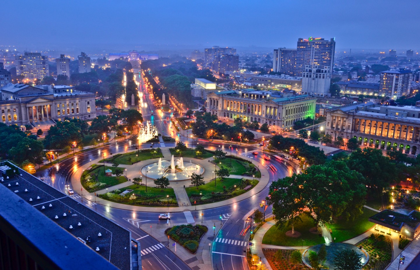 Philadelphia, Pennsylvania, USA - Benjamin Franklin Parkway © Photo by B. Krist for GPTMC, Visit Philadelphia®,