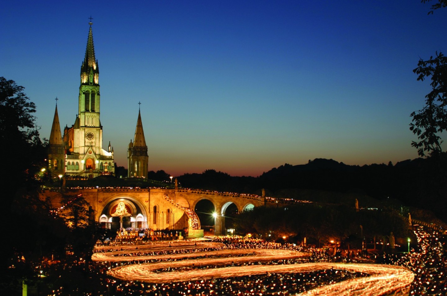 Torchlight Procession - Procession aux flambeaux © Sanctuaire ND Lourdes P Vincent