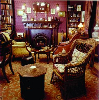 Sherlock Holmes Study © The Sherlock Holmes Museum 221b Baker Street London www-sherlock-holmes.co.uk