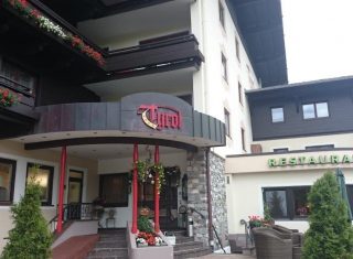 Hotel Tyrol Entrance