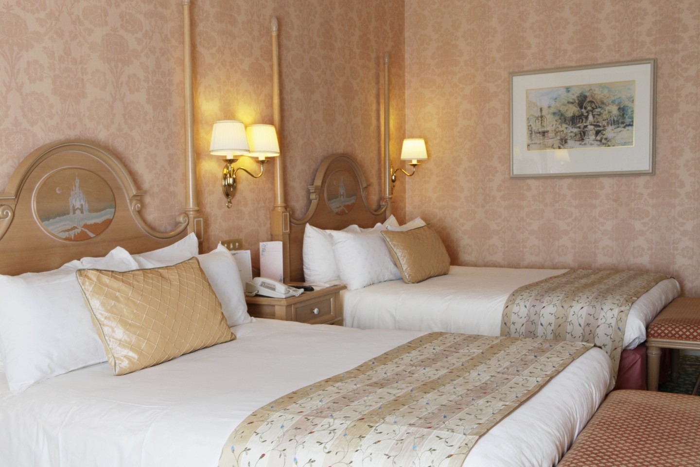 Disneyland Hotel Standard Room © Disney Greatdays Group Travel